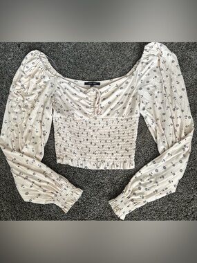 Love Tree Cream Floral Blouse Size Medium 0410